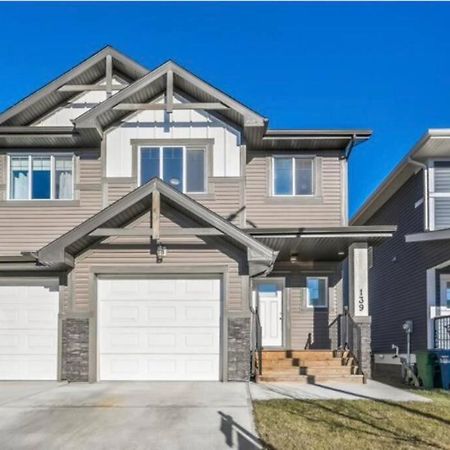 Beautiful And Spacious 1 Room In A Very Quiet Area Airdrie Exteriör bild