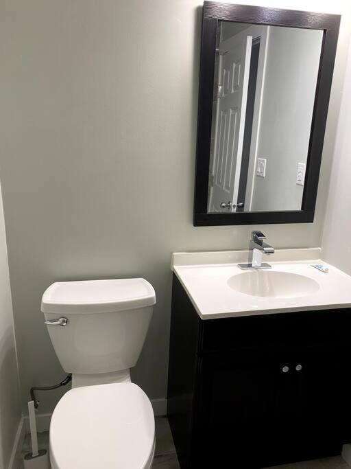 Beautiful And Spacious 1 Room In A Very Quiet Area Airdrie Exteriör bild